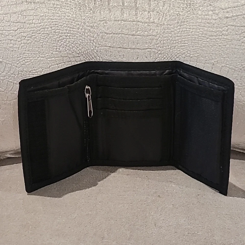 ** Mint Condition 2018 Holographic Five Nights at Freddy's Wallet